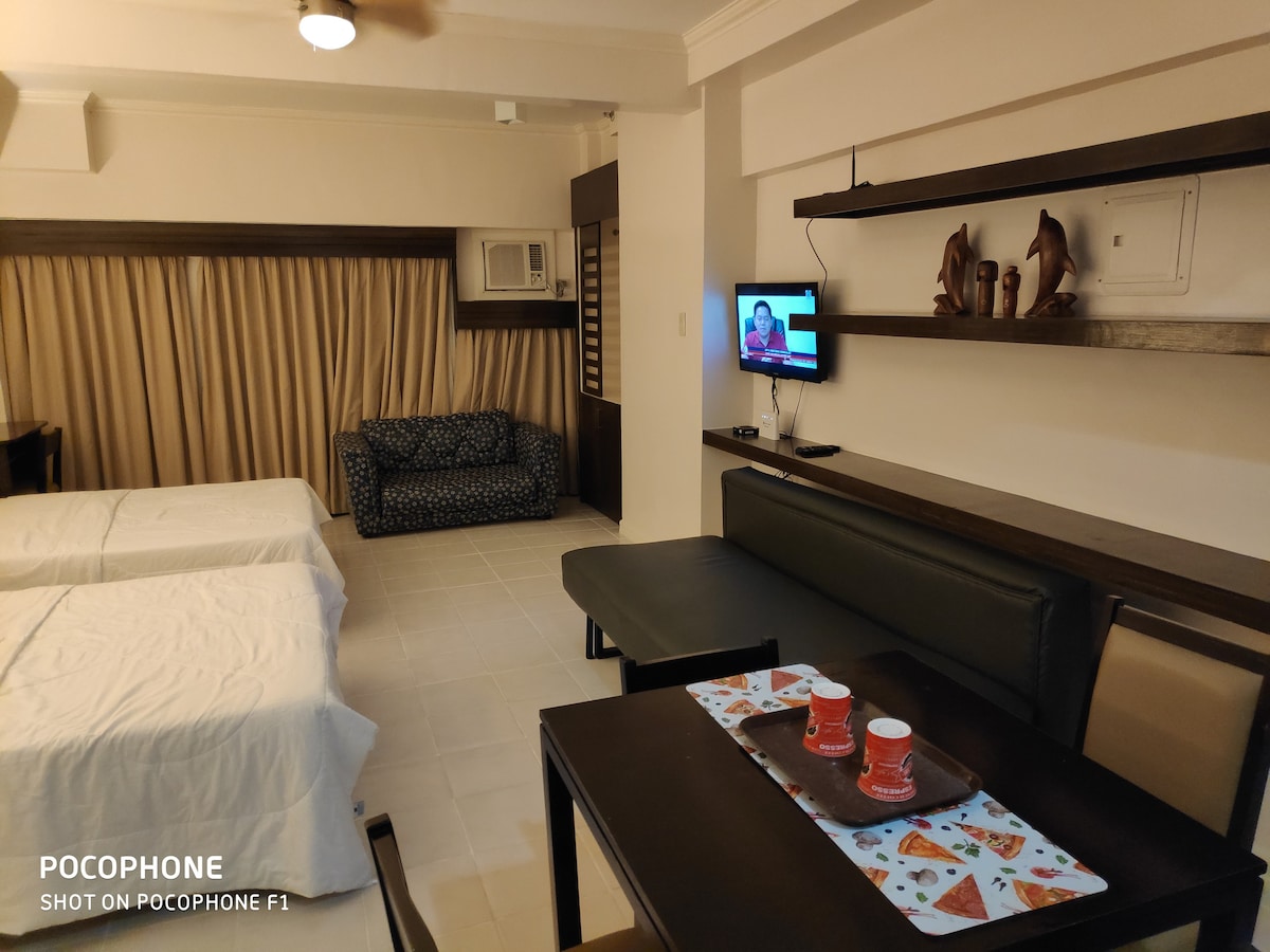 Privea 7 Tagaytay Staycation + Netflix + TaalView +游泳池