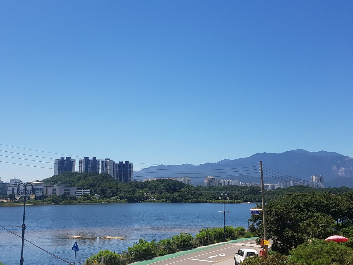 舒适的房
源，湖泊、山脉、海景