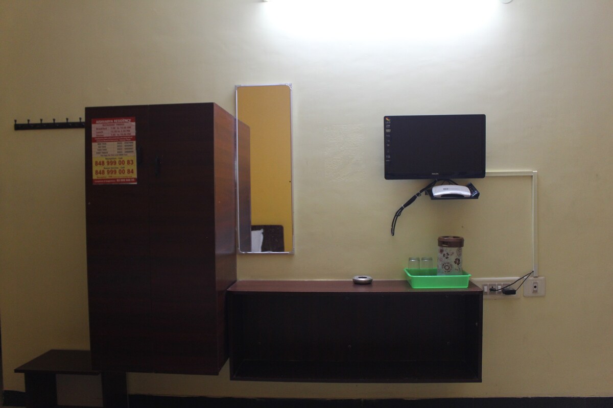 Eight Bed Non AC - Aishvarya Residency