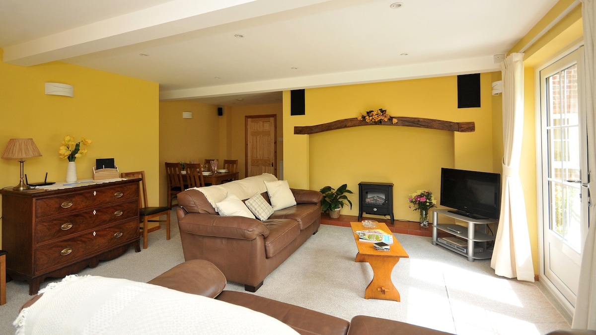 Yew Tree Farm Cottage - Countryside and comfort