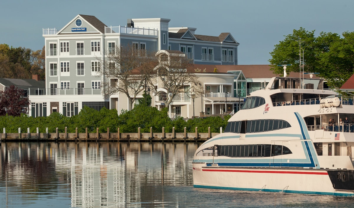 Hyannis Harbor Hotel - Two Queen