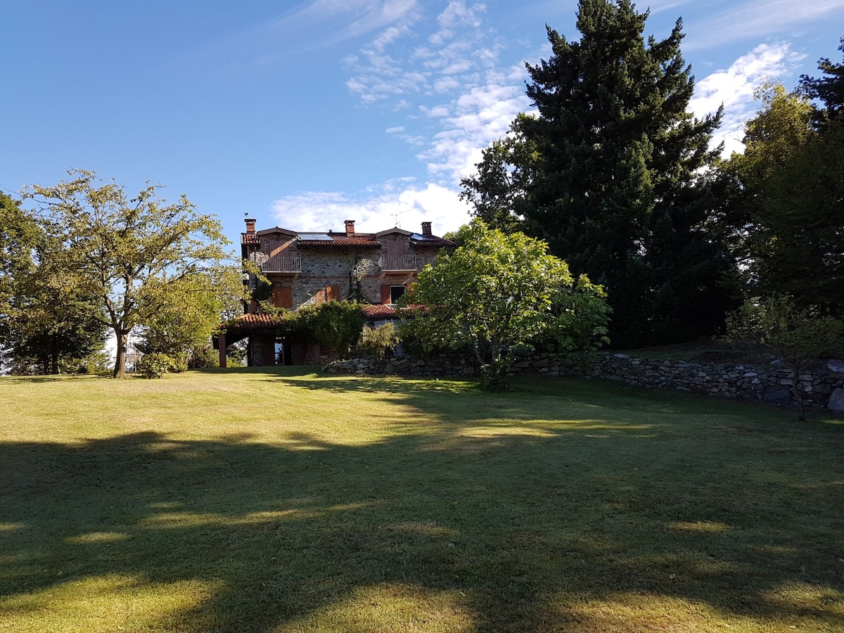 Cascina Vercellina con piscina