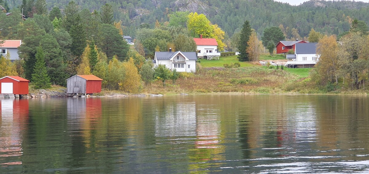 Hus ved sjøen 
4 soverom