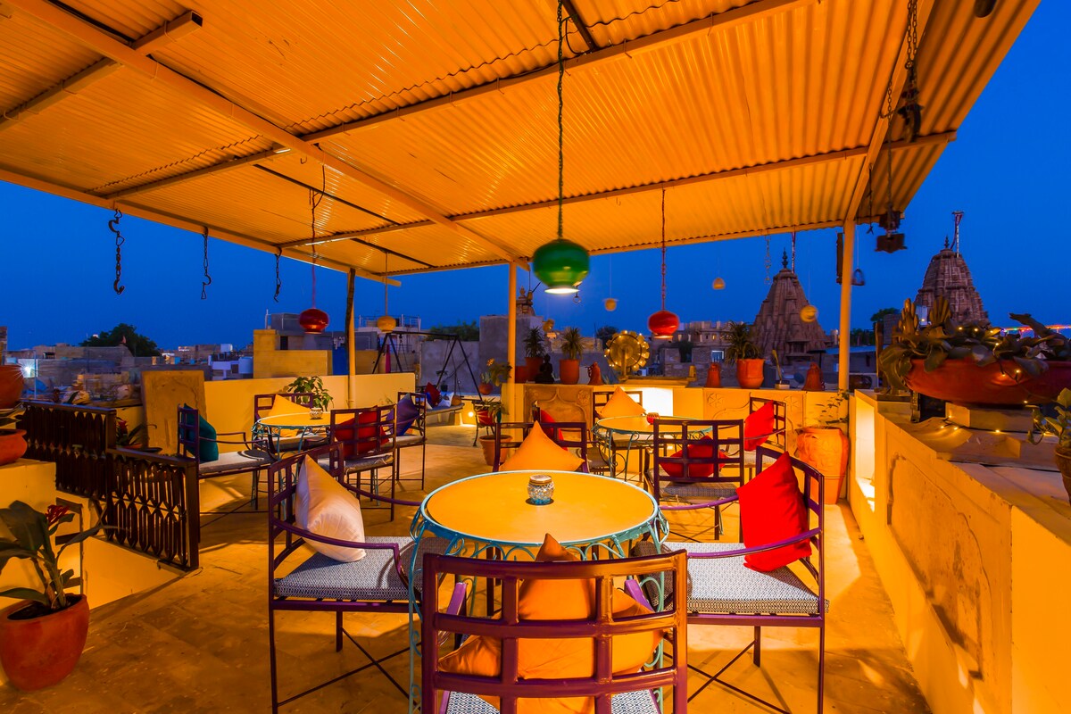 Zostel Jaisalmer | 6床混合宿舍的床位