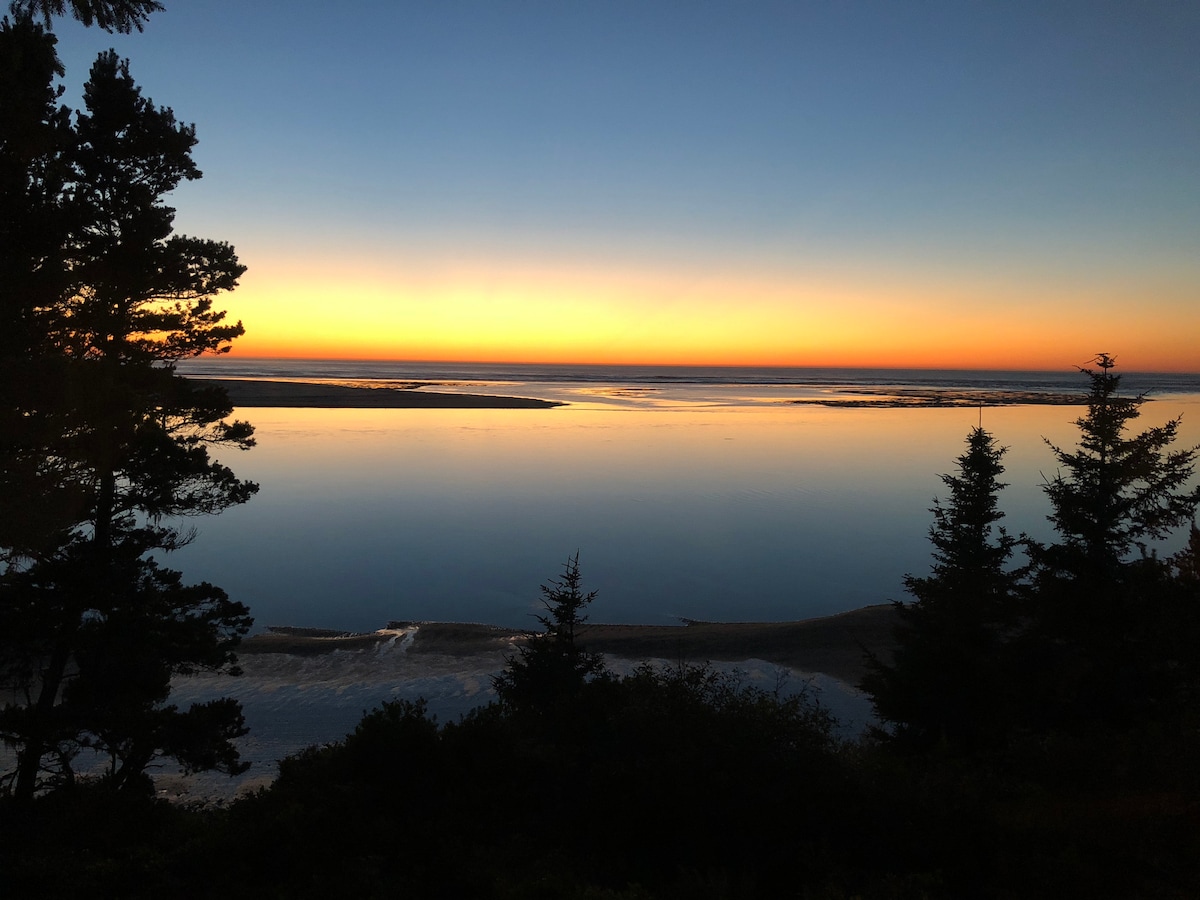 Waterfront Netarts Bay, Oregon- The Pearl Cabin