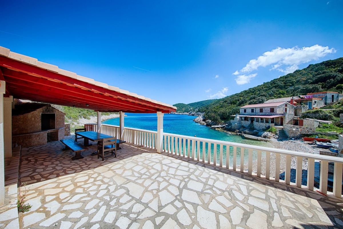 Villa Silente - Two Bedroom Villa with Terrace and Sea View