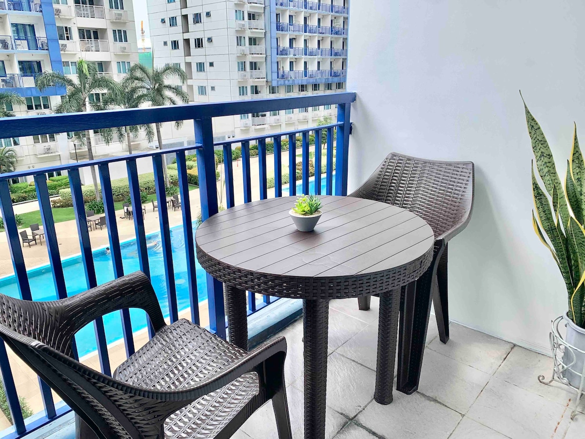 Modern 1BR w/Balcony PoolView in MOA Pasay nr NAIA