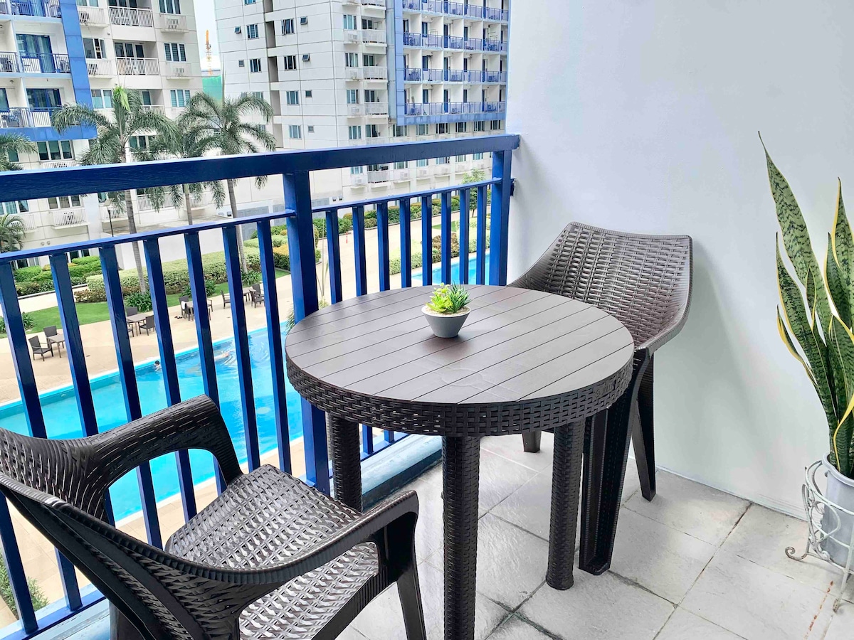 Modern 1BR w/Balcony PoolView in MOA Pasay nr NAIA