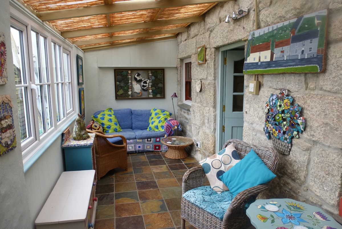 Cosy granite cottage just a mile from Mousehole