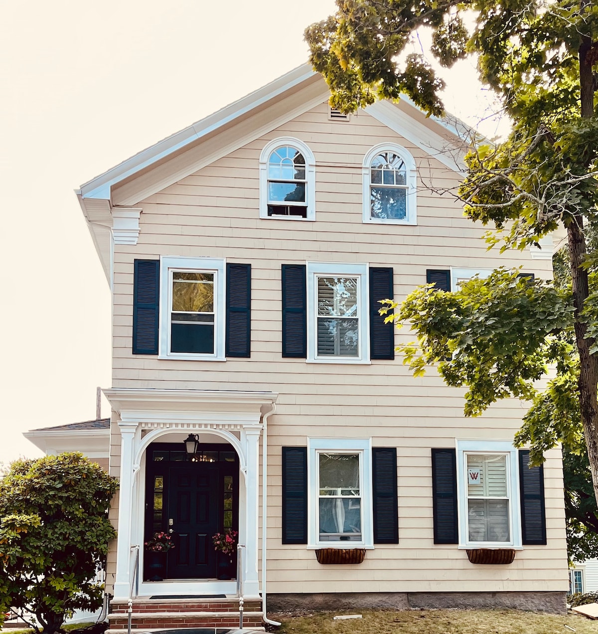 Beautiful home next to train to Boston, near Salem