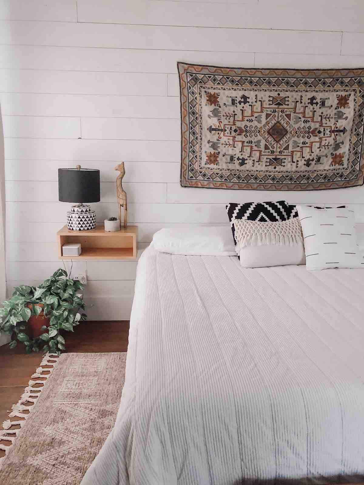 The Shed-King Bed-Cozy-Modern Boho -Wifi-Cabin-