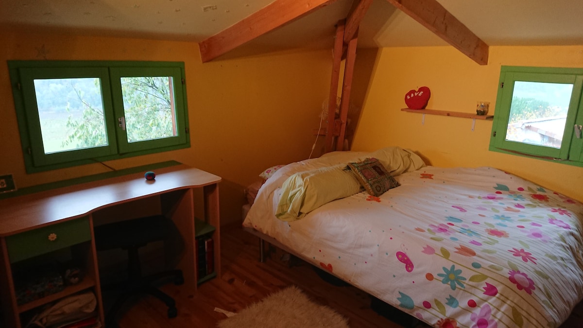 Chambre avec vue sur la vallée de l'Eyrieux