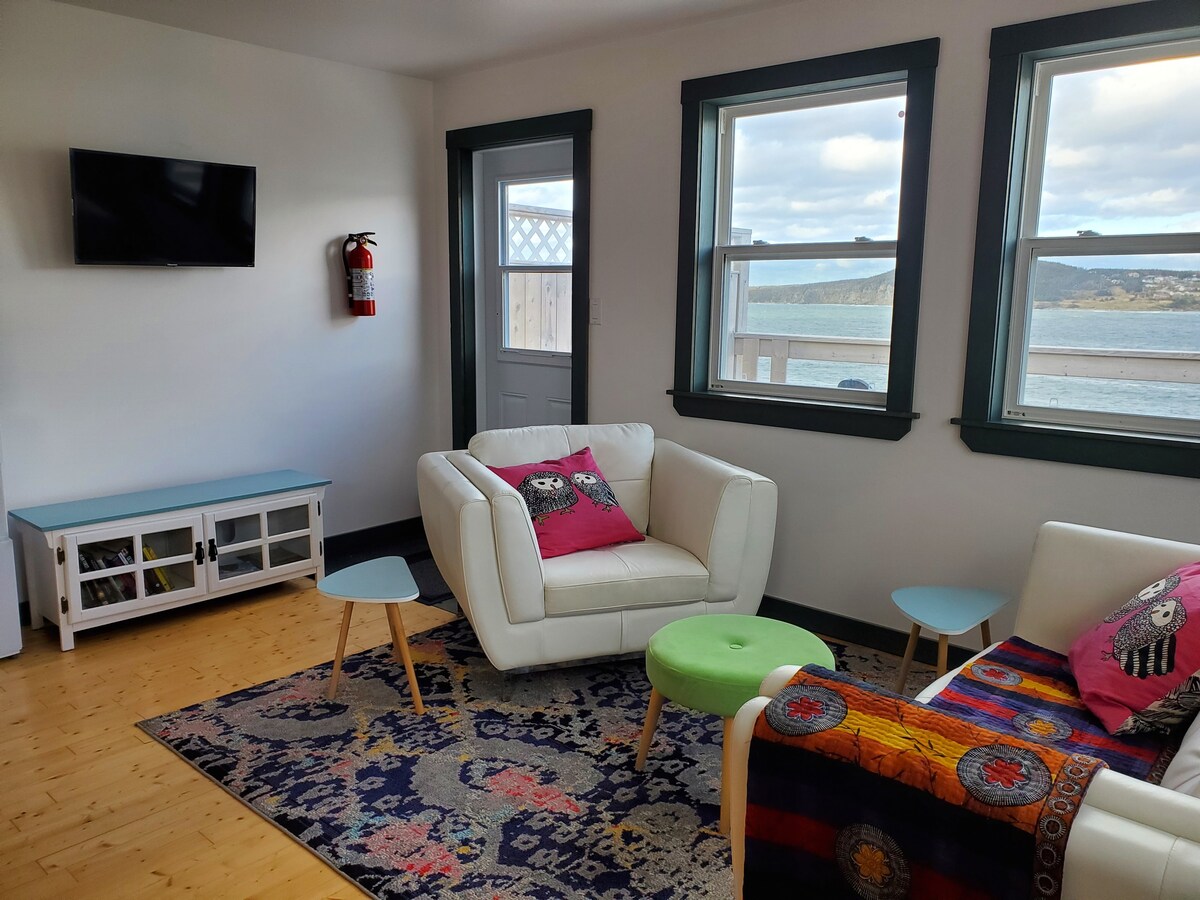 Gros Morne View, Oceanfront, Squid Row Suite