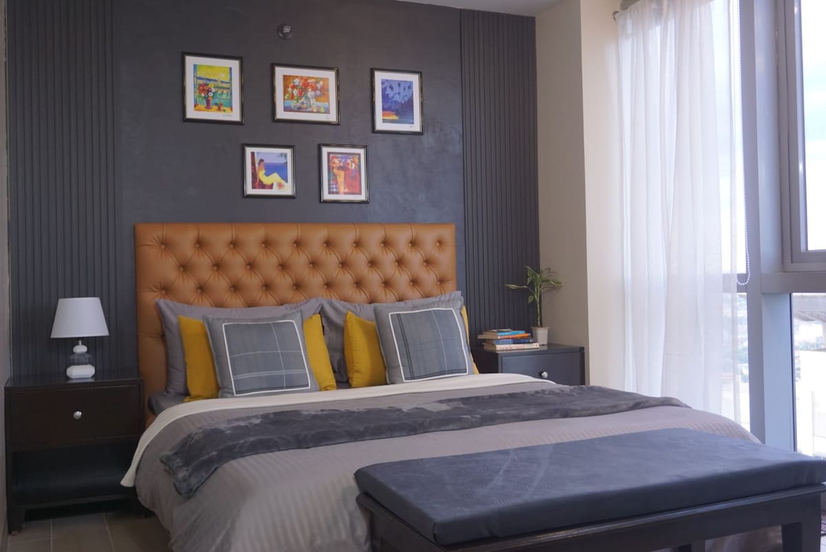Luxury Stay in Eastwood City