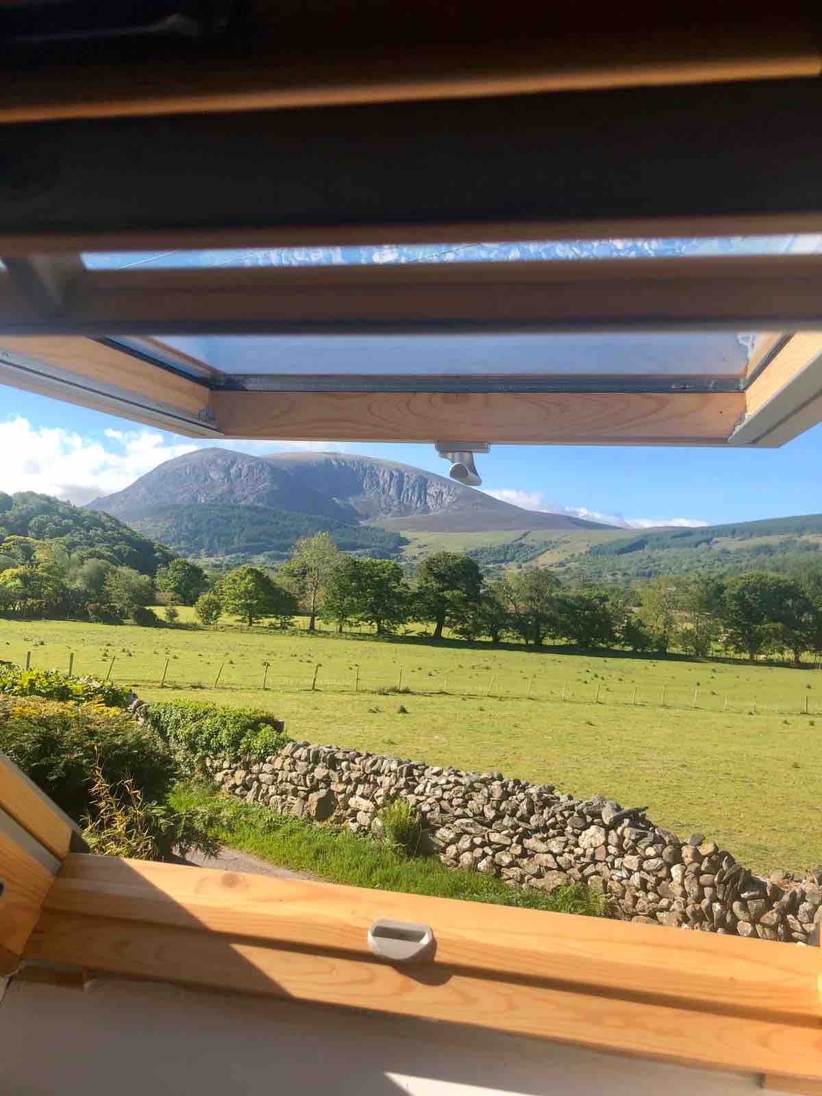 Idyllic Snowdonia C18th Chapel with Mountain Views