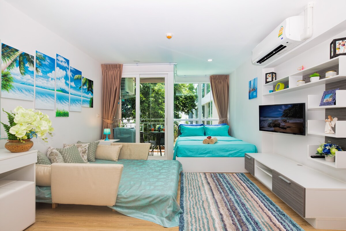 卡塔海滩上设备齐全的精美单间公寓- 900米