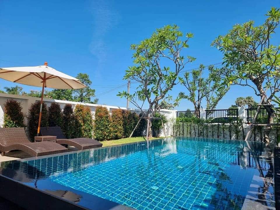 Baan Dalah泳池别墅
这是一栋带私人泳池的豪华别墅。