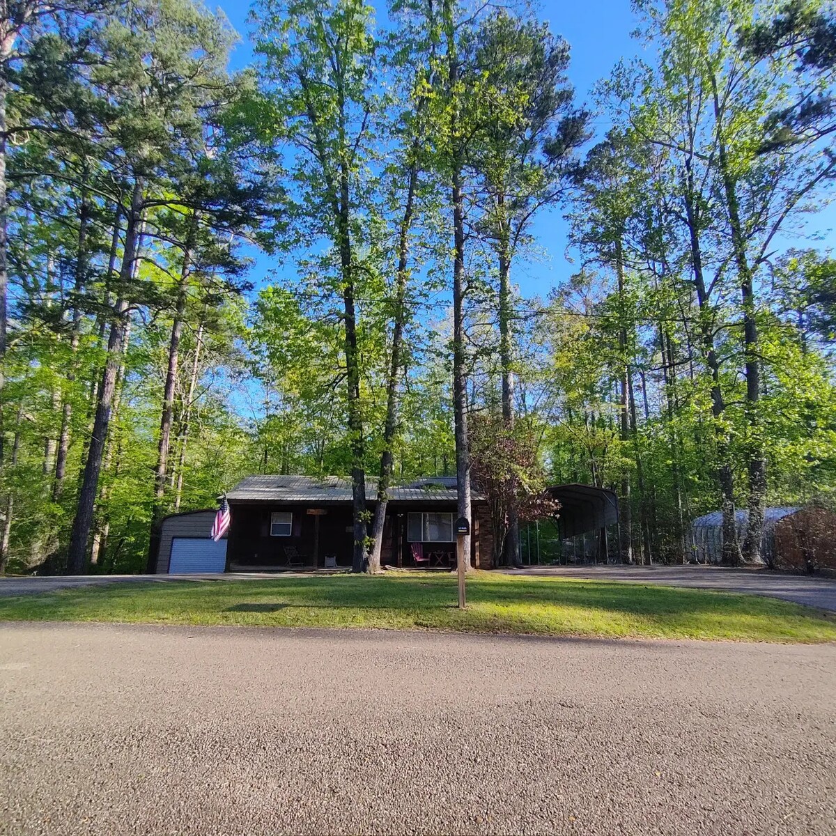 The Crappie: A Cozy Cabin