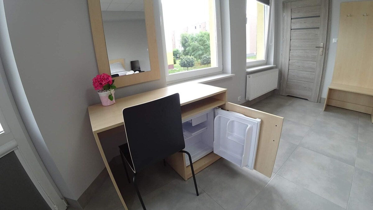 可容纳2人的公寓，可提供额外的床铺- Kozienice （ nr3 ）