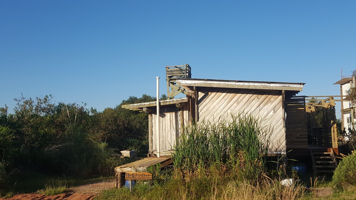 La Tucutera casa de barro y madera.