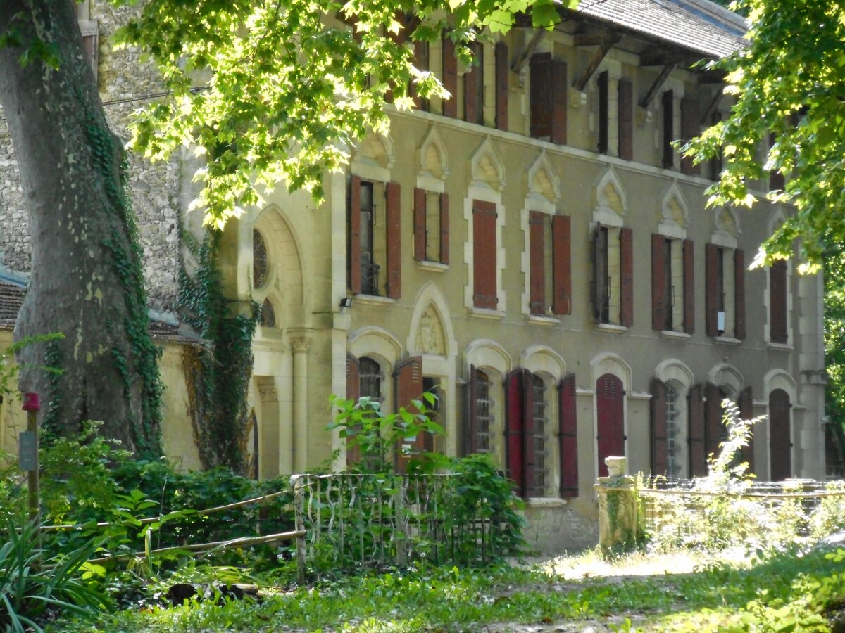 吕贝隆（ Luberon ）市中心的城堡度假屋，可入住5人。