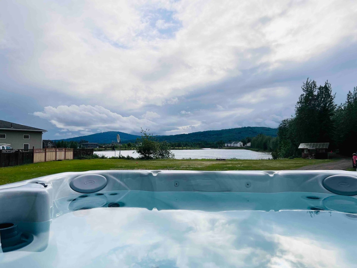 Luxury house with Lakeview and hot tub