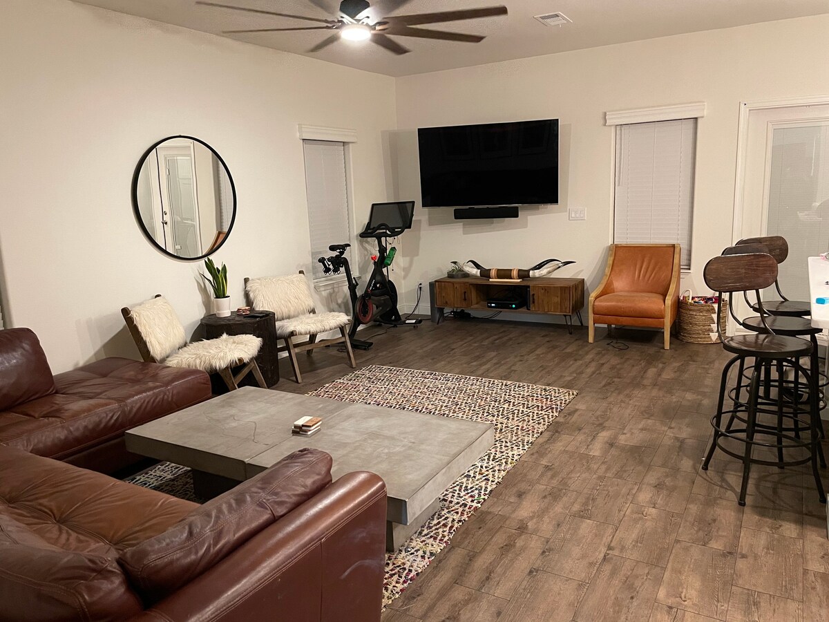 Desert Vibes River house- 2 bedroom, 2 bath