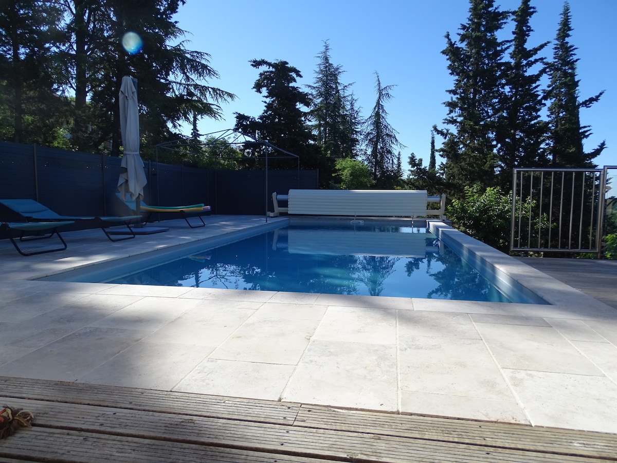 Petit coin de Paradis au calme , piscine chauffée