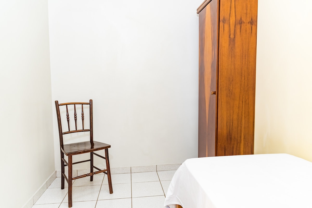 Quarto em Hotel Low Cost em propriedade histórica!