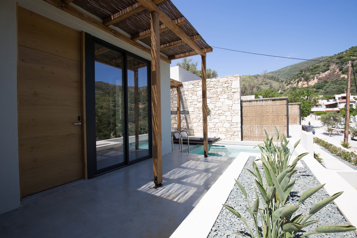 带私人泳池和橄榄农场景观的高级度假屋