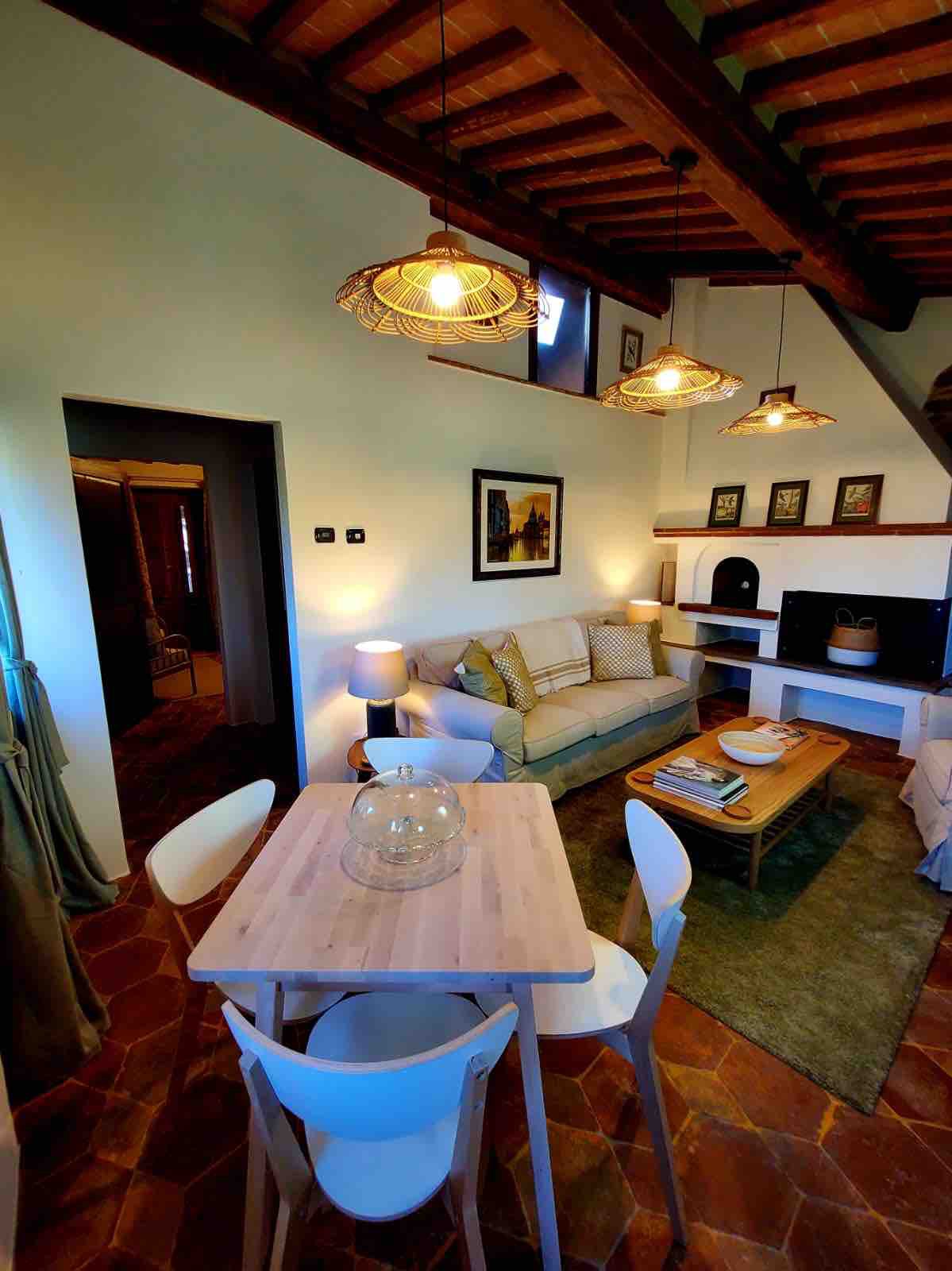 Tuscan Escape, Lux 2 bed aprtment pool & balcony