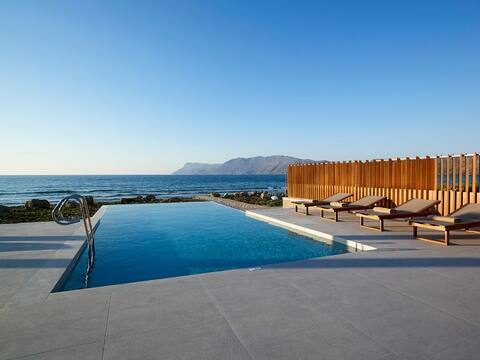 R 1089 Apollo’s Villa Ammos With Stereo system with CD, Mountain View & Lounge