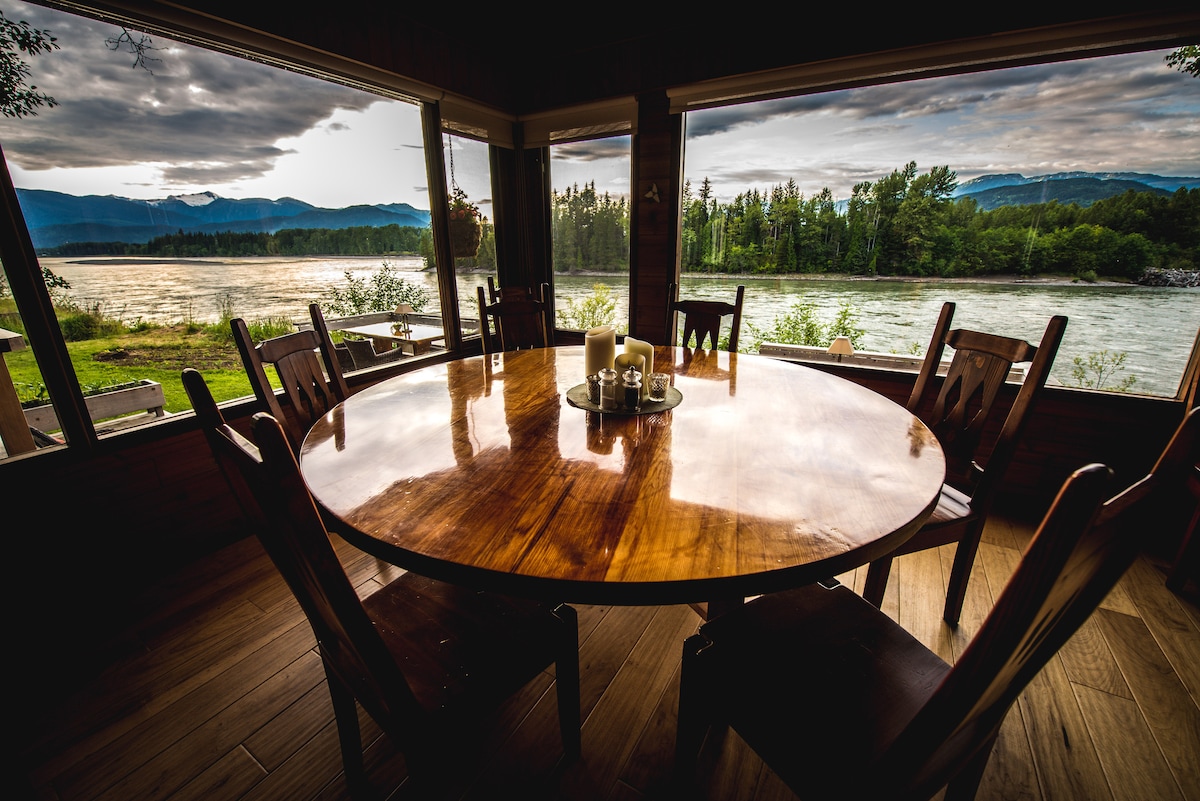 Skeena River House Bed + Breakfast: Pebble Beach