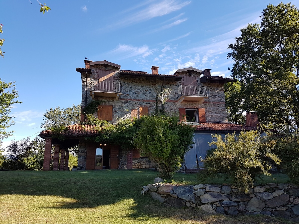 Cascina Vercellina con piscina