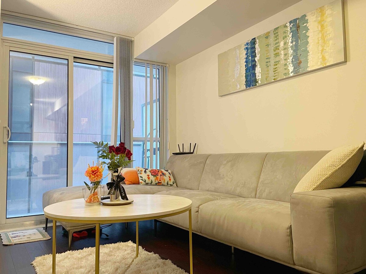 宽敞！宽敞的1卧室+ Den公寓|多伦多最佳位置