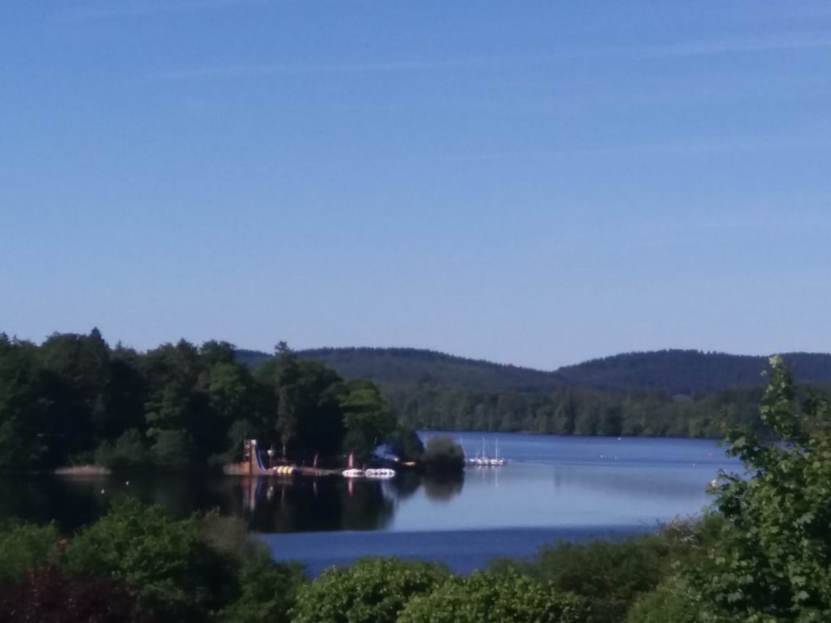 Maison tout confort, vue sur le lac des Settons