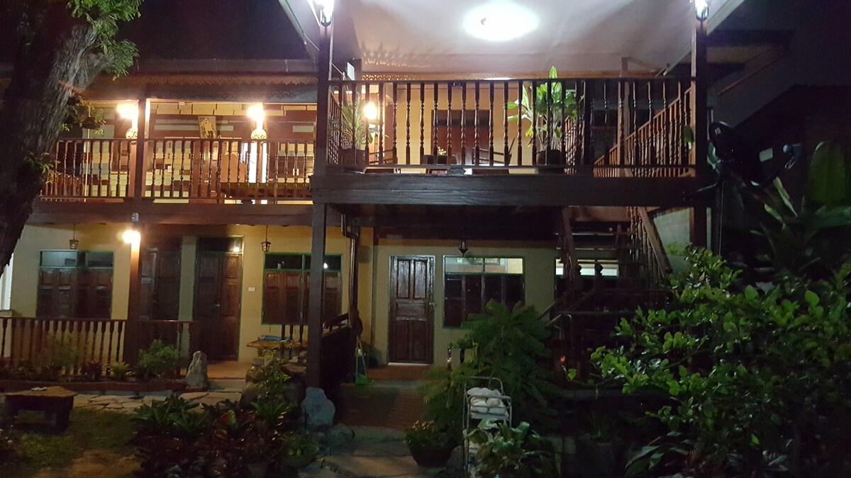Lamour 's house ： Naklua-Pattaya ，当地城镇生活