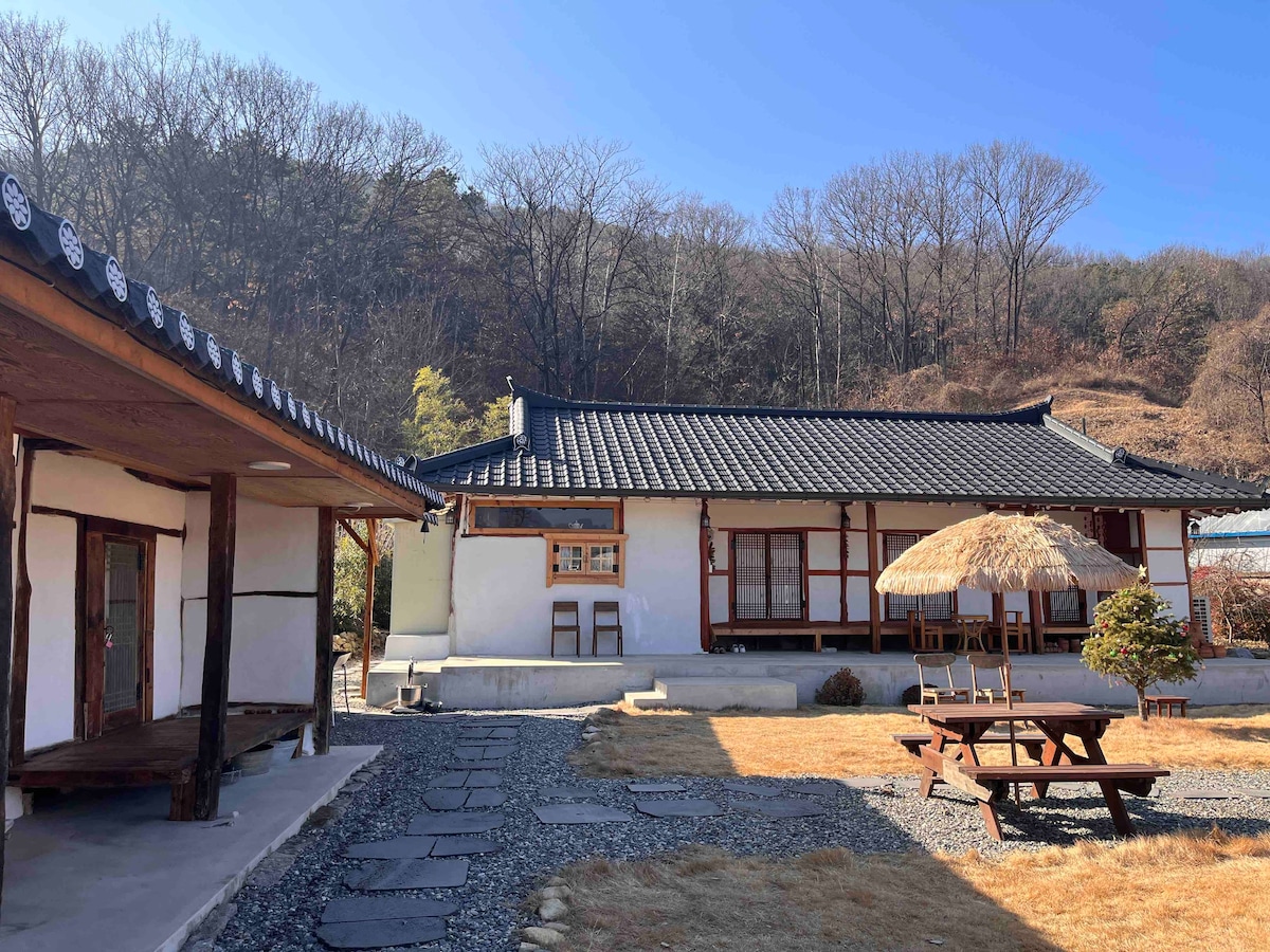 300 pyeong hanok私人膳宿公寓，靠近Nonsan Training Center Gyuhee