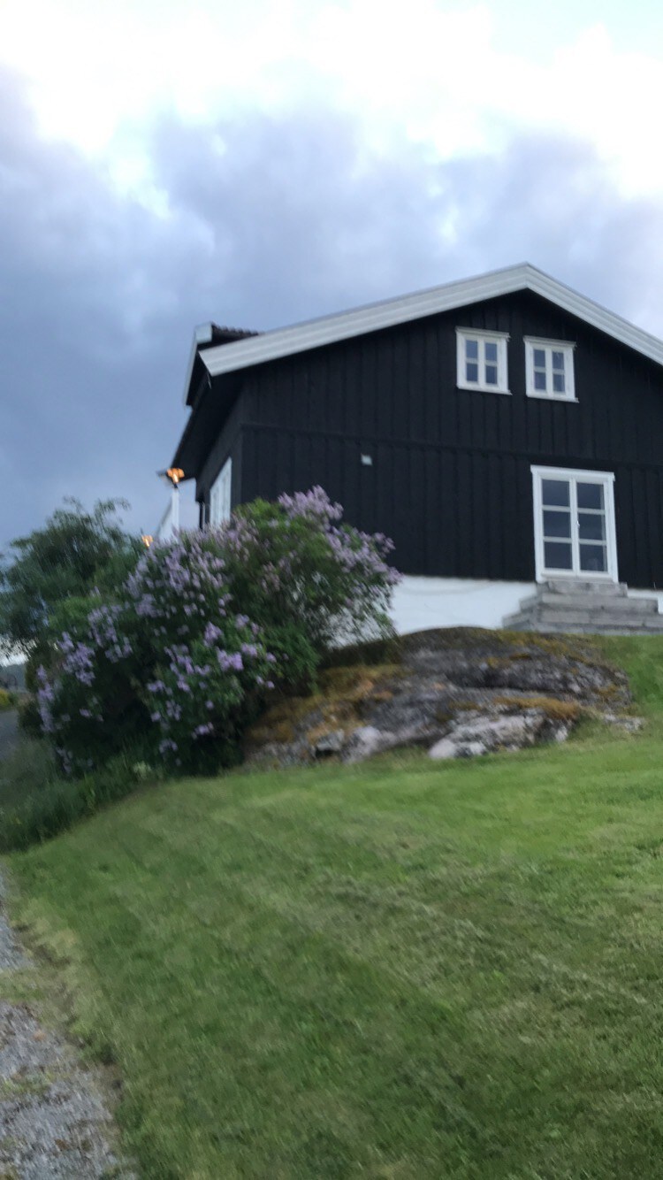Hus ved fantastiske Telemarkskanalen.