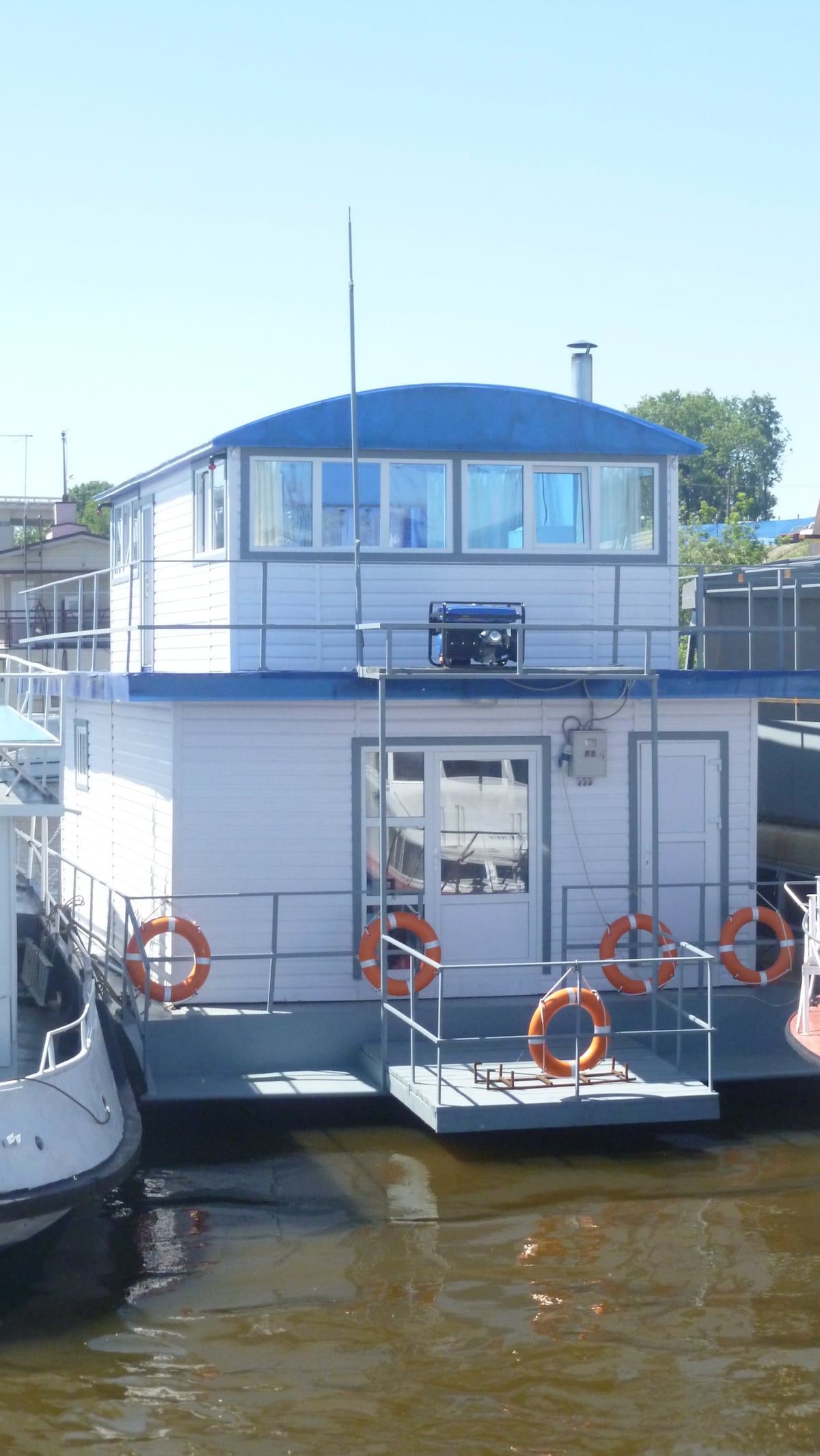 诺夫哥罗德船屋市中心河屋船