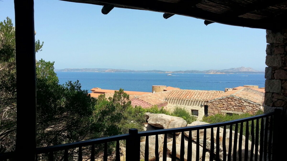 Baja sardinia- stupenda vista a 2 passi dal mare