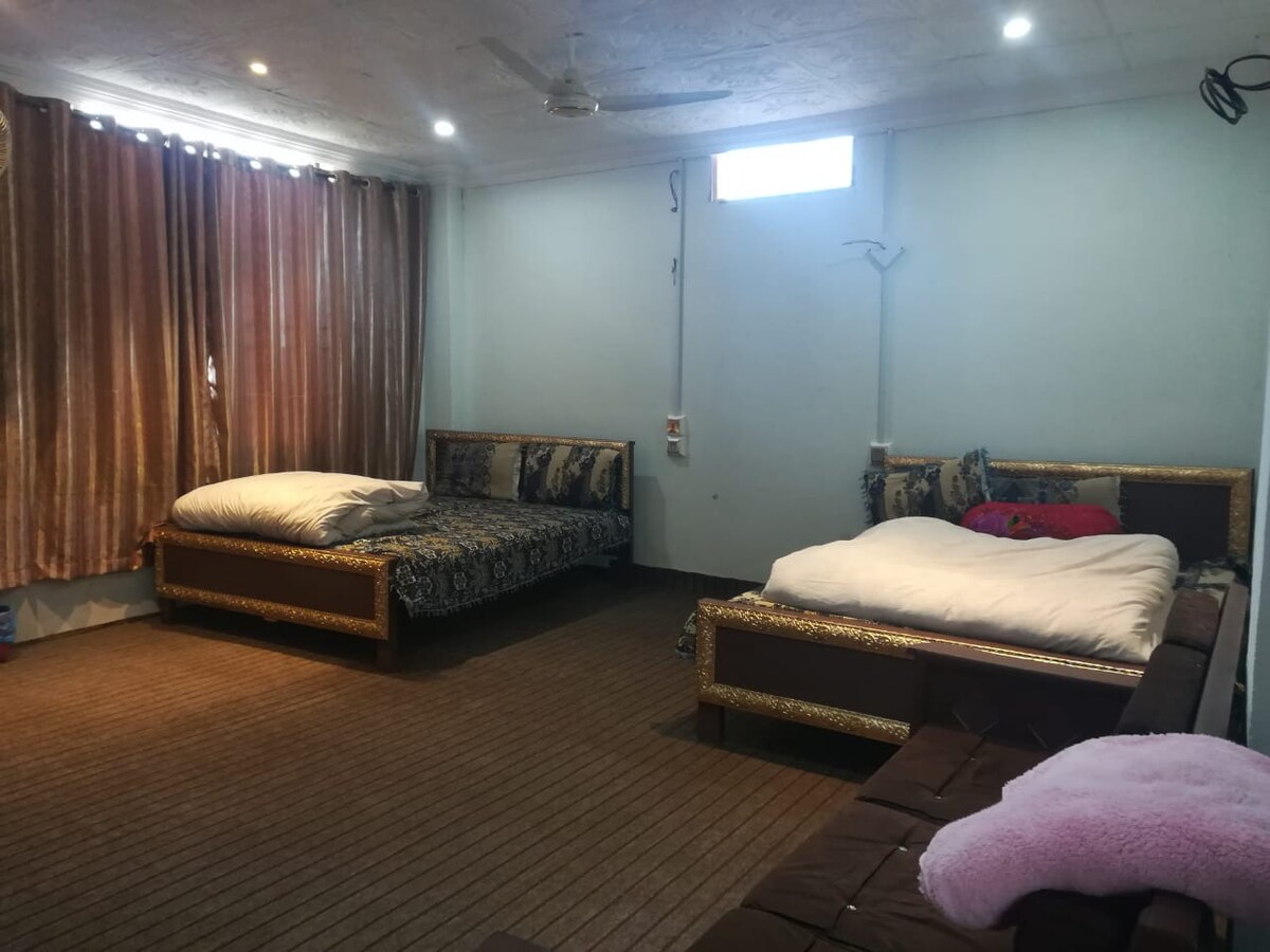 Hostel Rooms available at very affordable price