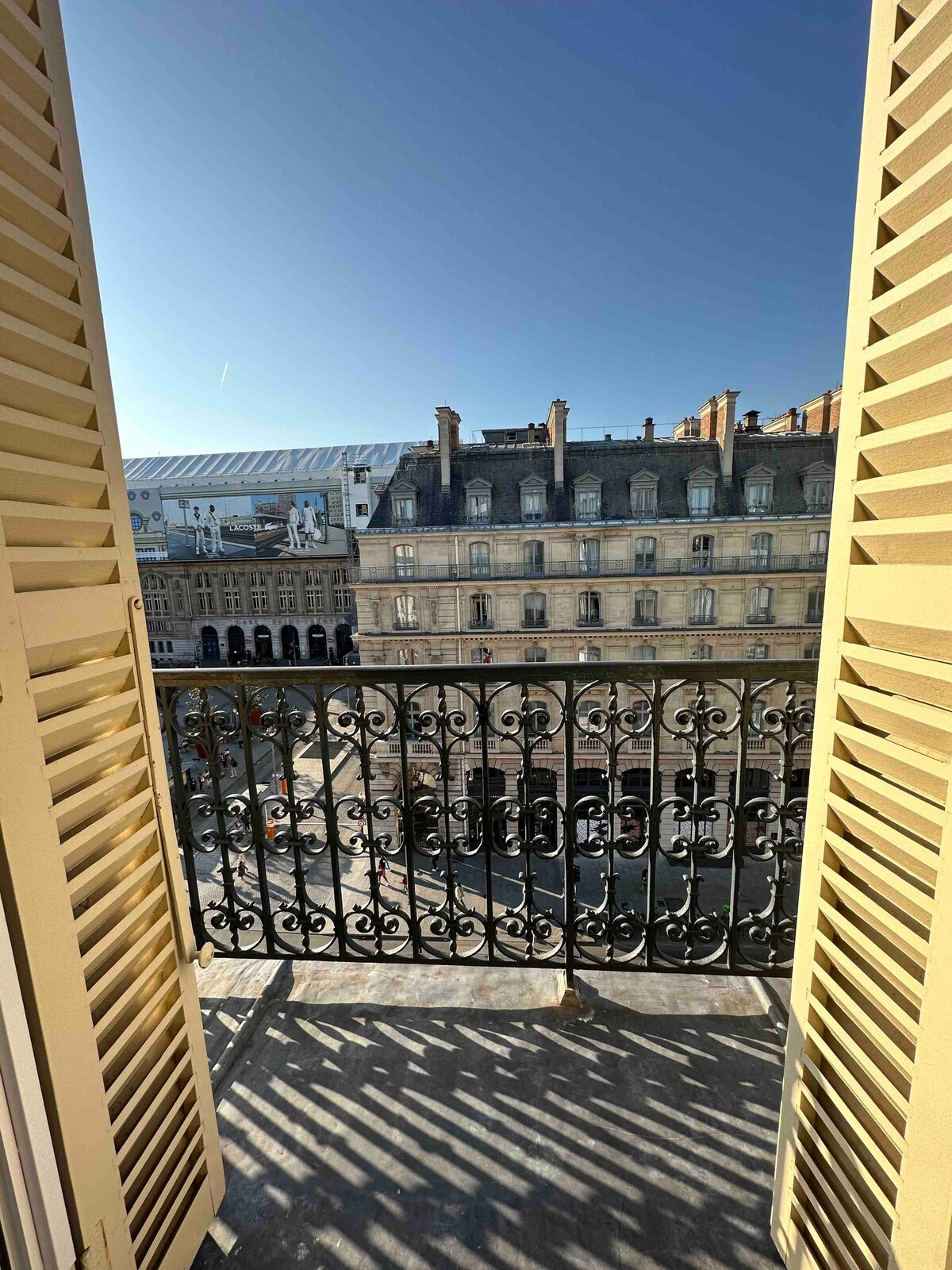 Chambre chez Rima Paris 8 climatisée