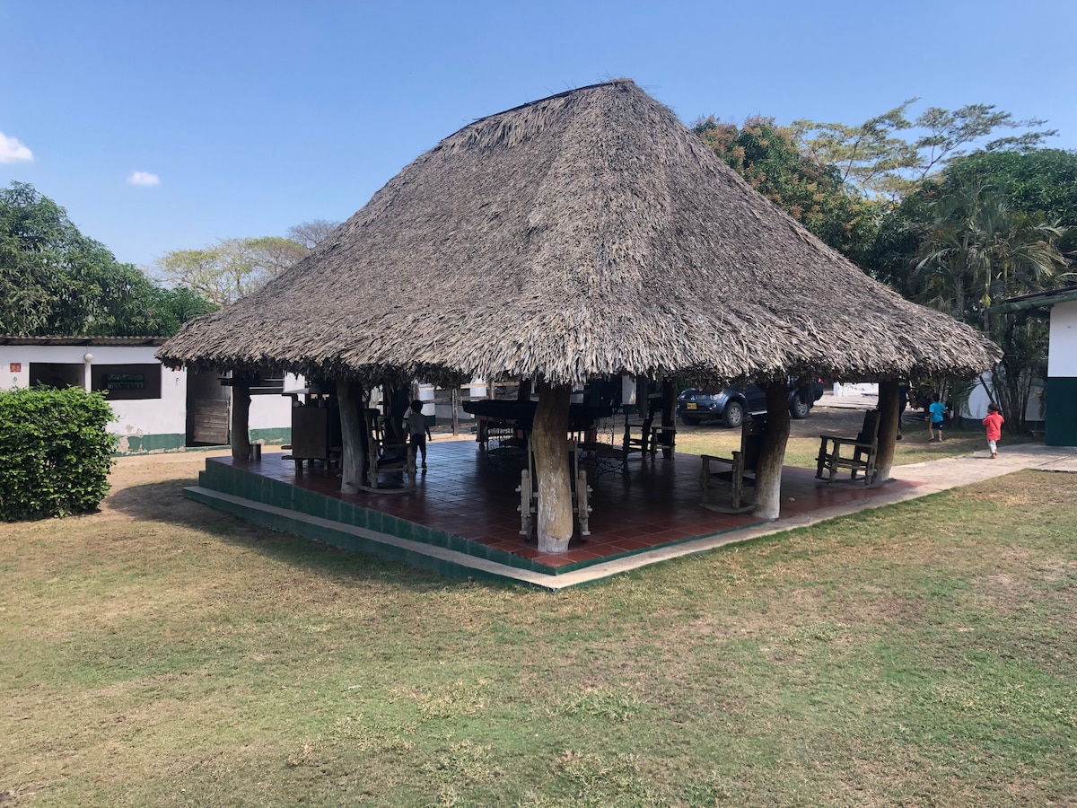 Cabaña Con Piscina Perfecta Para Disfrutar.