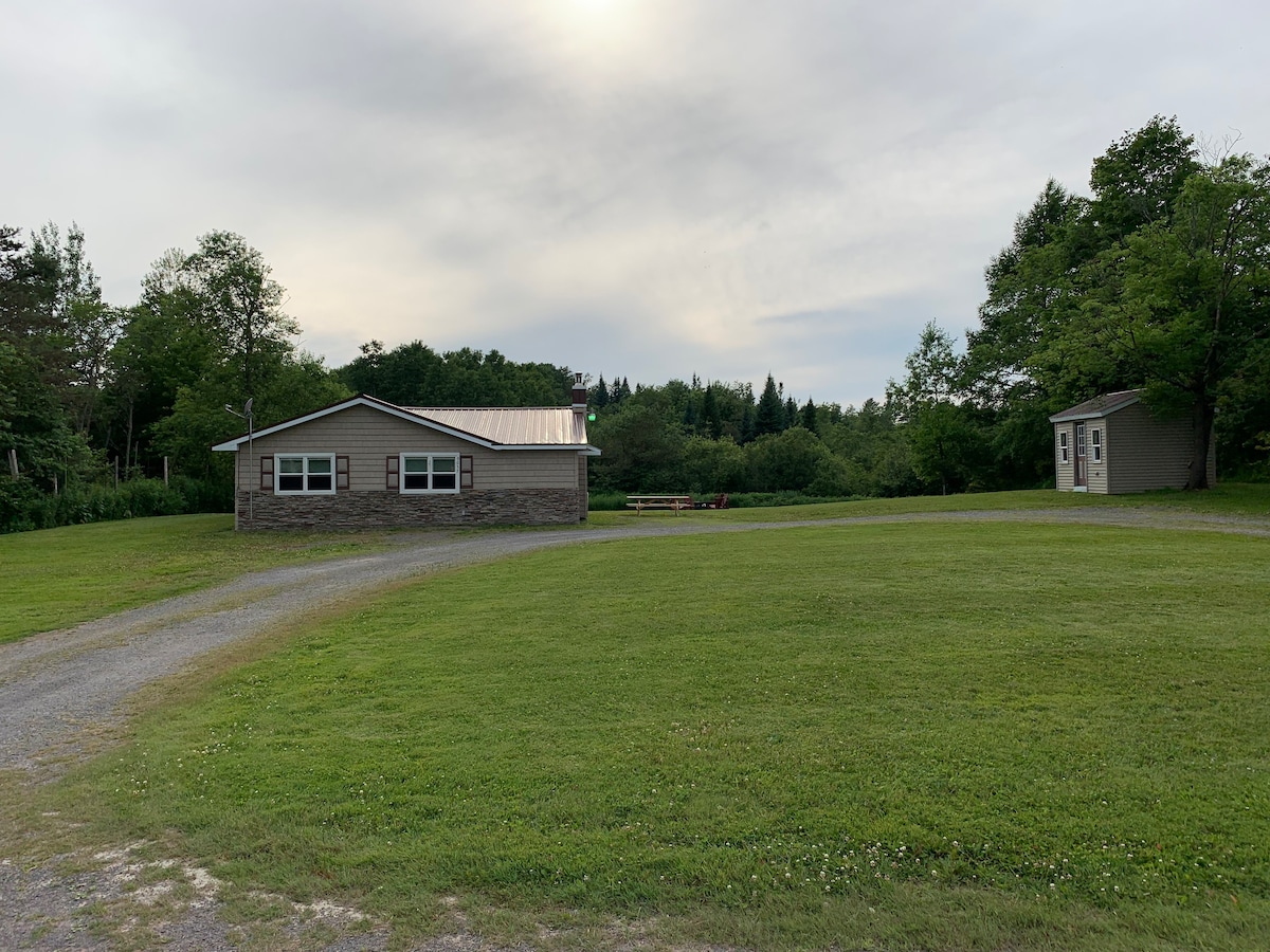 3 Bedroom cabin on the C5 ATV/Snowmobile trail.