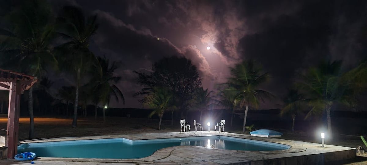 a mais linda vitrine do mar, dunas, rio, mangue, céu, vastidão, amplitude, natureza... acomodada em  uma aconchegante casa cheia de rústico design com piscina, área de lazer, quadra de beach tenis, churrasqueira, caramanchão, bar molhado e conforto