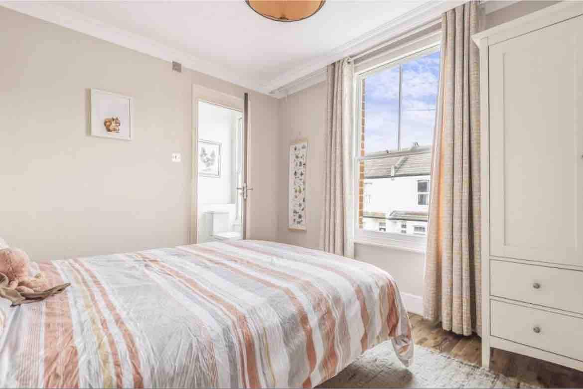 Spacious House, Tooting Broadway, Superb Location