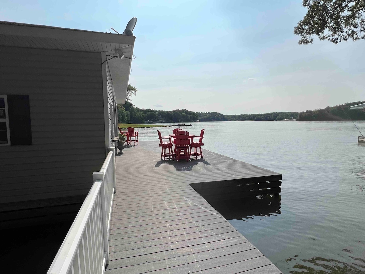 Lakefront with Million Dollar Views on HYCO Lake