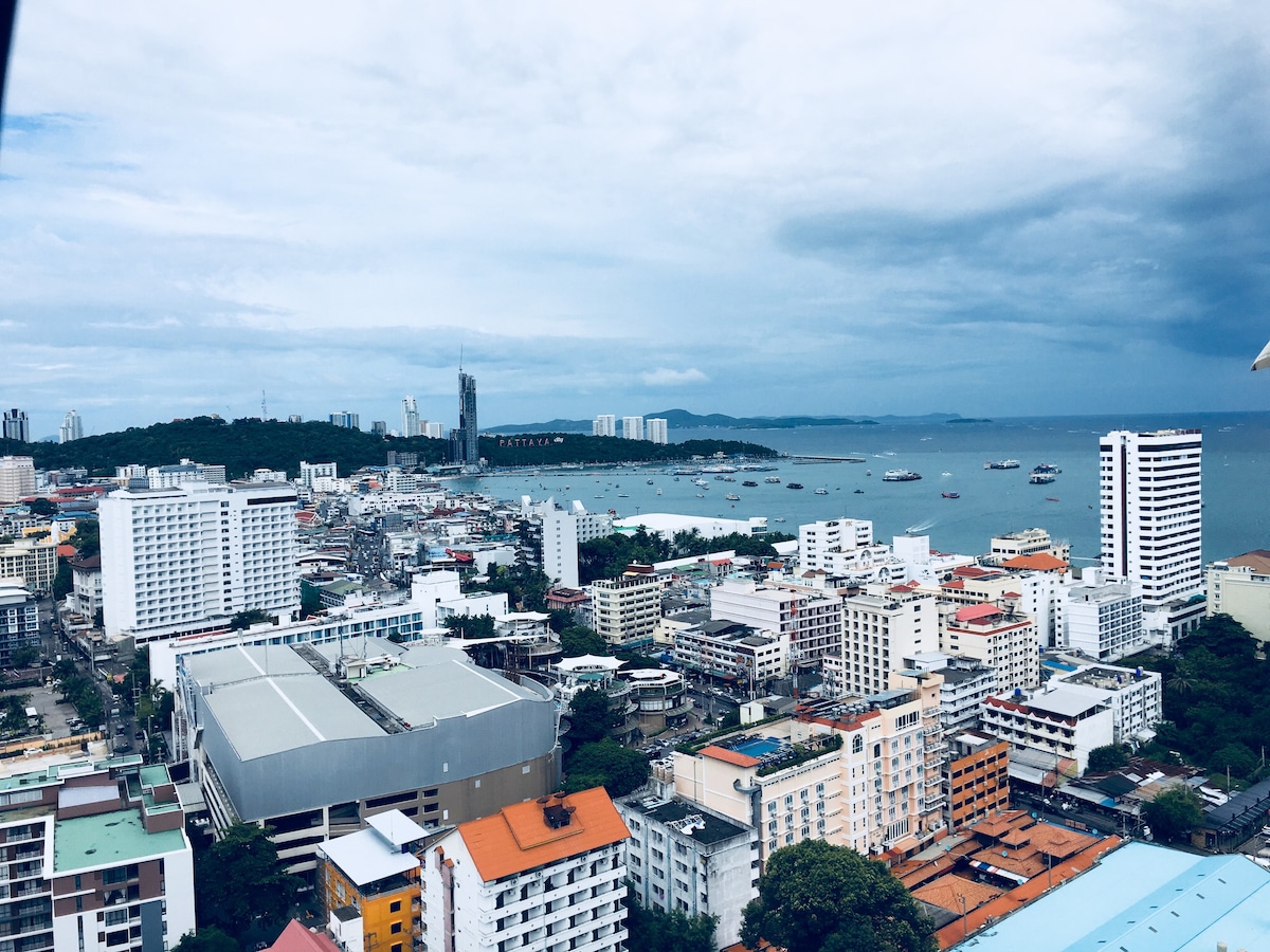 泰国芭提雅the base公寓网红泳池海滩酒吧小姐姐pattaya city center base