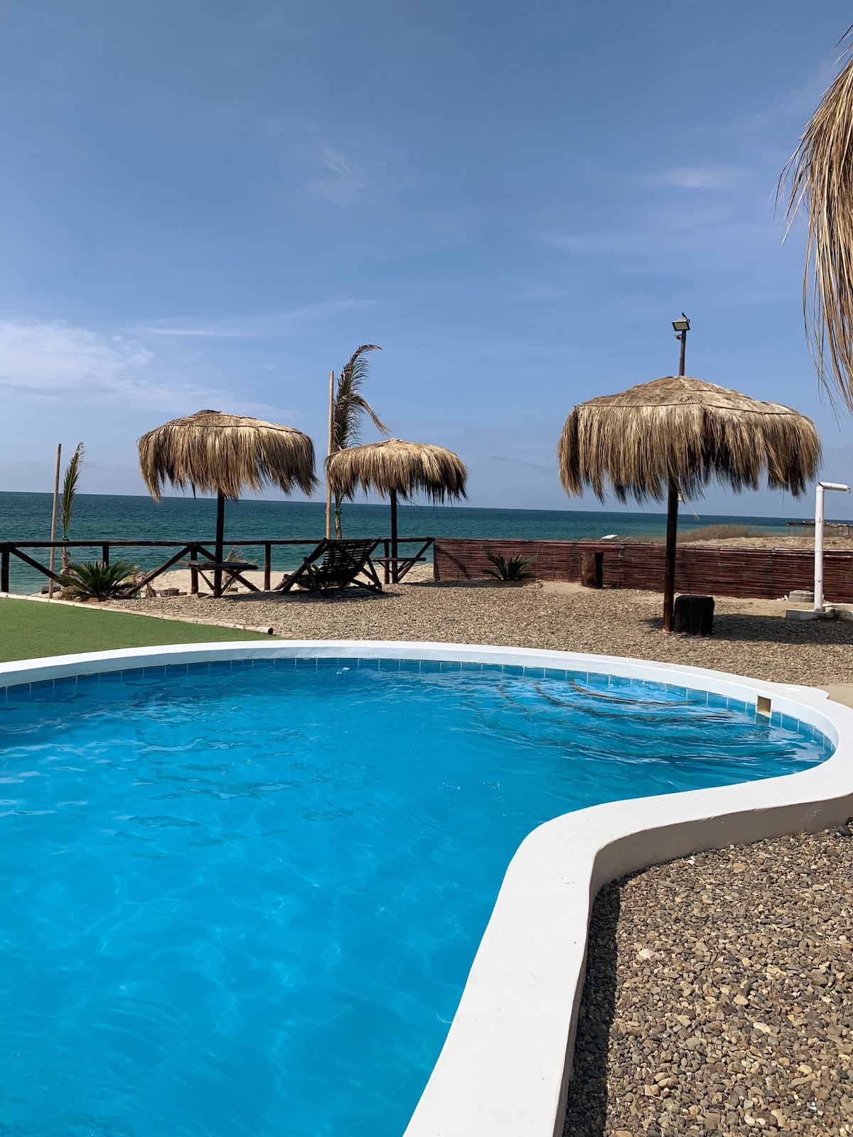 位于蓬塔萨尔省卡诺阿斯（ Canoas de Punta Sal ）的设备齐全的海滨别墅